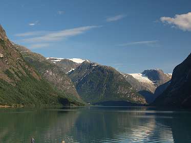Jostedalsbreen aan het begin van het Lovatnet