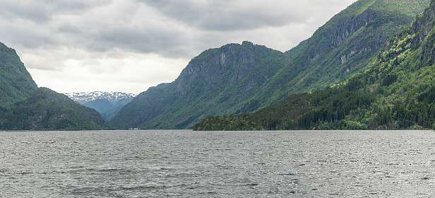 Uitzicht vanaf de Trolltunga Camping bij Odda