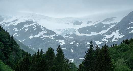 Buerbreen gletcher, op 3 na grootste gletcher van Noorwegen