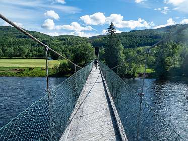 De hangbrug bij Rollag