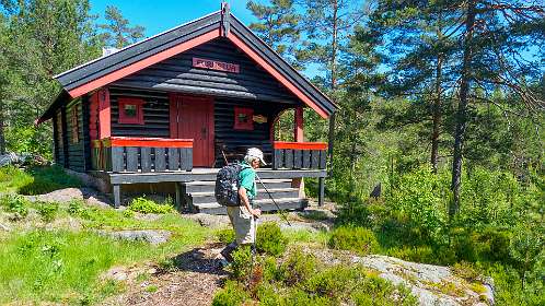 We kunnen het zijpad niet vinden en keren daarom via dezelfde weg terug