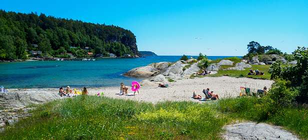 Het strand voor de Rognstranda camping.