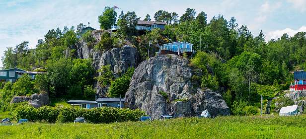 Buitenhuizen van de Noren die allemaal zeezicht willen