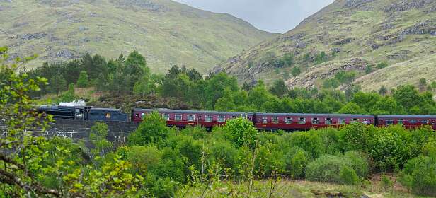 De volgende video van de trein die over het viaduct gaat is opgenomen door onze reisleider Carin.