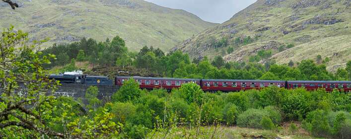 De volgende video van de trein die over het viaduct gaat is opgenomen door onze reisleider Carin.