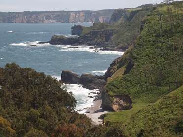 De  kust ten oosten van camping Los Cantiles