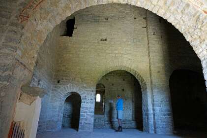 Door de kerk kom je bij het kasteel