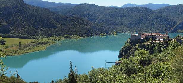 Ligüerre de Cinca aan de Embalse del Grado