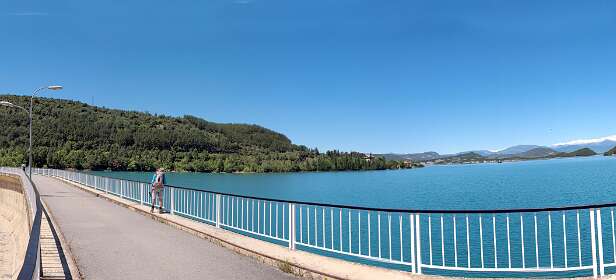 360 graden panorama vanaf de stuwdam van de Embalse de Mediano