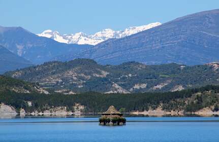 De kerktoren van het oude Mediano