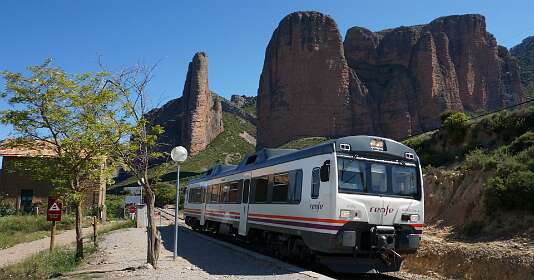 Deze trein gaat van Zaragoza in 4,5 uur naar de Franse grens
