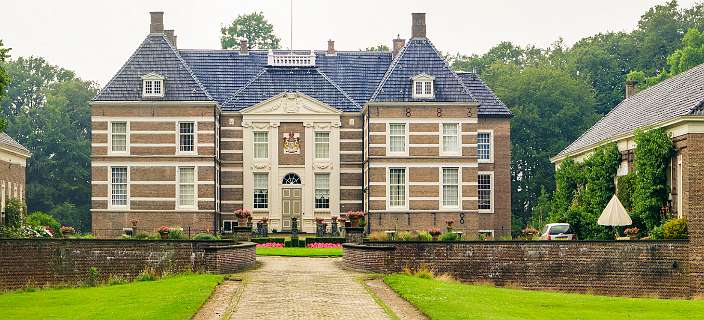 12. Kasteel Huize Almelo, [klik hier](http://www.andrewolff.nl/FotoSerie/Wandelingen/Huize_Almelo/index.html ^) voor meer foto's van het kasteel.