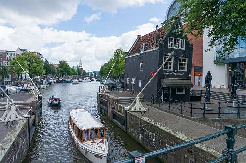 Sint Antoniesluis en café de Sluyswacht