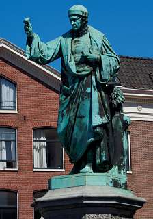 [Laurens Janszoon Coster](https://nl.wikipedia.org/wiki/Laurens_Janszoon_Coster^) de vermeende Nederlandse uitvinder van de boekdrukkunst