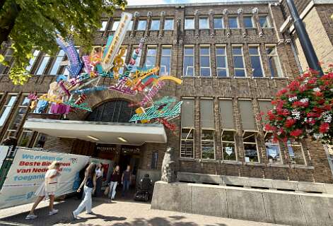 Het voormalige postkantoor op de Neude, nu de Bibliotheek