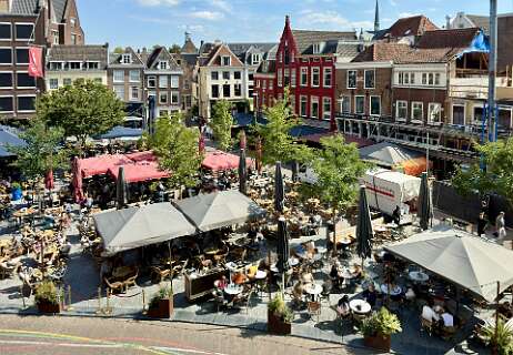 Uitzicht vanuit de bibliotheek op de Neude