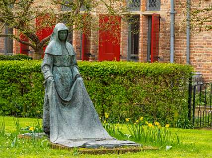 Standbeeld in het Agnietenconvent
