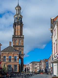 Markt met de Wijnhuistoren