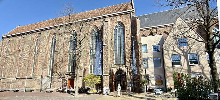 Waanders In de Broeren, boekhandel in een 15e-eeuwse kerk