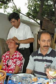 Massage van reisleidster en chauffeur