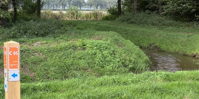 8: IMG_1022<br>Hier is de aansluiting op de rode route rond Aadorp