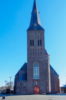 1: 210302-115515_DeurningenW<br>We parkeren de auto op het Plechelmusplein in Deurningen