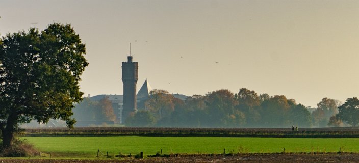 25: 151101-143703_Twickel<br>In de verte Delden