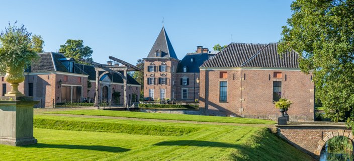 1: 241004-104558_Twikkel-Pano<br>Kasteel Twickel