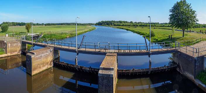Diffelen, Rheeze<br>De Stuw in de Vecht bij Diffelen