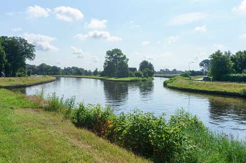 Gramsbergen, Salland, Twente, Vecht<br>Rechts komt de Vecht uit Duitsland het kanaal in en links gaat de Vecht verder richting Zwolle