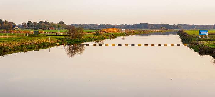 De Vecht bij de Stuw van Junne in oostelijke richting
