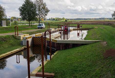 Beerze, Stegeren<br>Over de brug bij de nieuwe sluis in de Vecht.