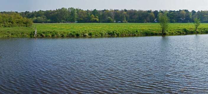 Aan de overkant start de   wandeling naar Stegeren