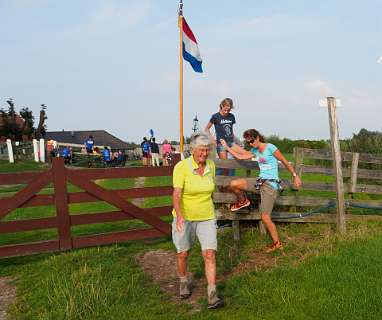 Over het erf van de Zeilschool "Wijde Aa"